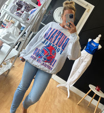 Load image into Gallery viewer, Oversized 90s Crewneck - daxl Boutique