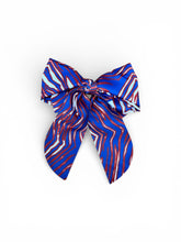 Load image into Gallery viewer, Silk Bow - daxl Boutique
